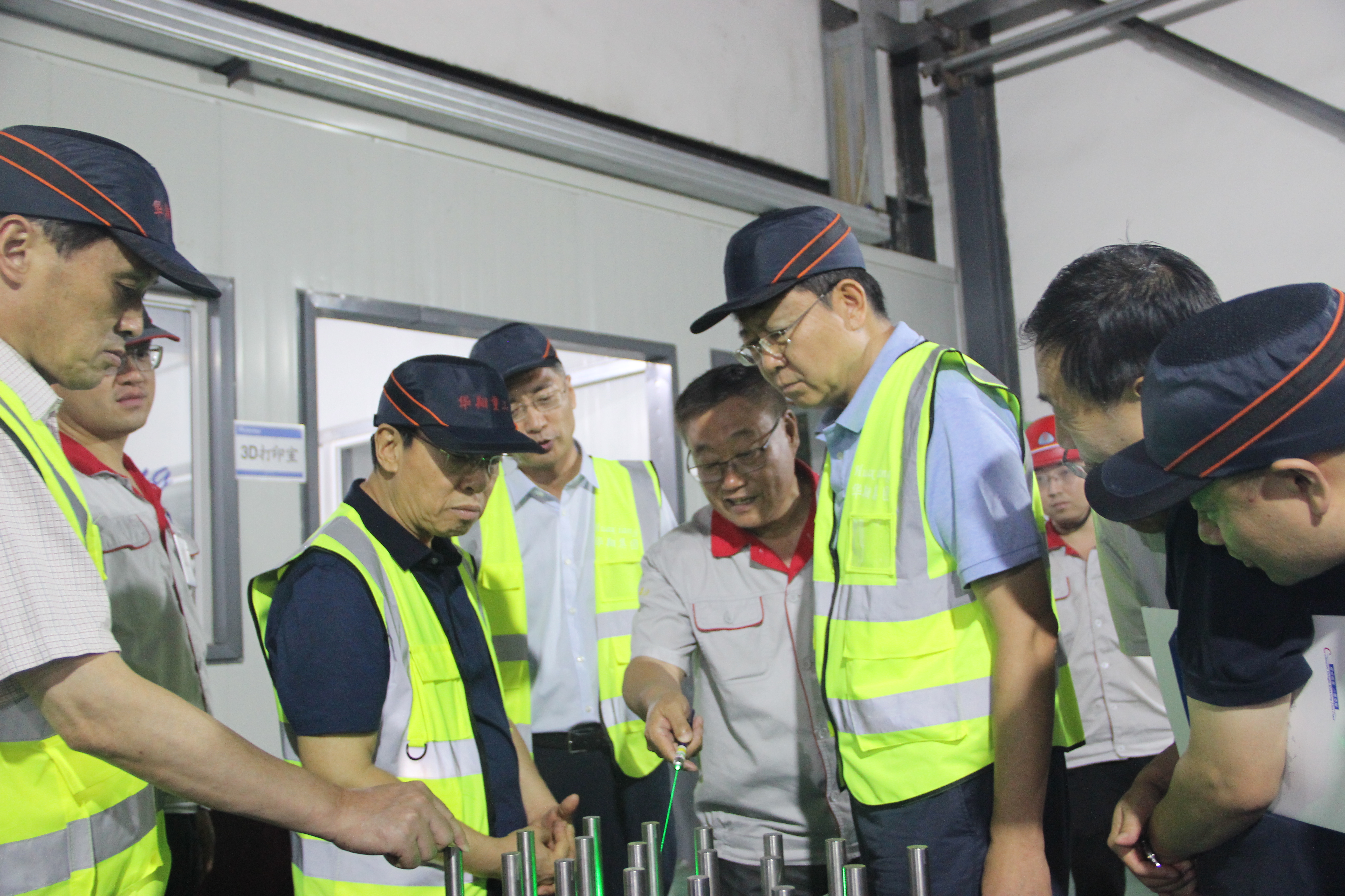 山西省人民政府原副省長(zhǎng)、中國(guó)生產(chǎn)力學(xué)會(huì)會(huì)長(zhǎng)、山西省資源型經(jīng)濟(jì)轉(zhuǎn)型促進(jìn)會(huì)總顧問(wèn)牛仁亮一行蒞臨我司調(diào)研