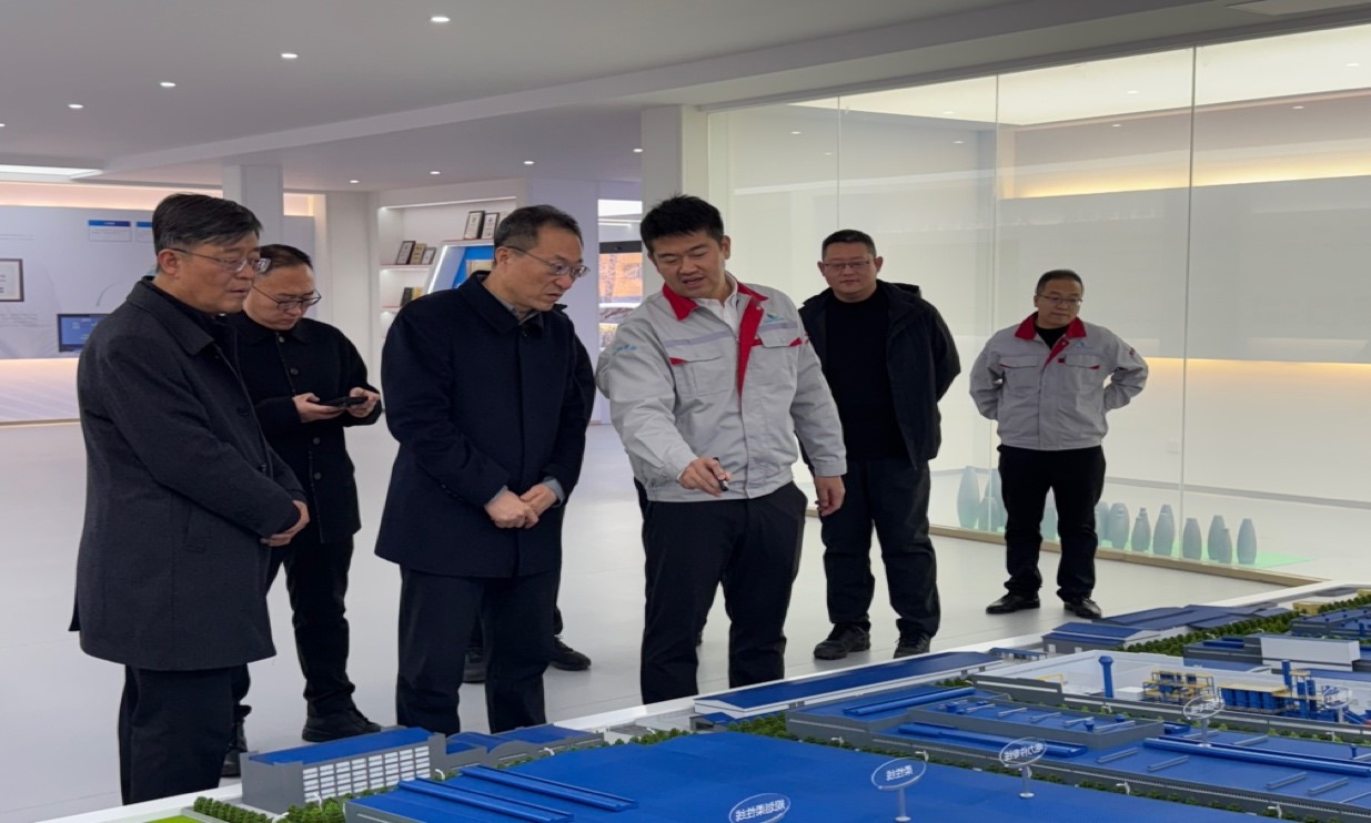 臨汾經(jīng)濟開發(fā)區(qū)黨工委書記、管委會主任白建成一行深入華翔圣德曼新能源汽車零部件產(chǎn)業(yè)園調(diào)研